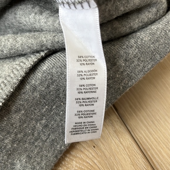 The Black Dog Kids Crewneck Grey Two-Toned Logo Graphic Sweatshirt Size S NEW - Picture 6 of 6